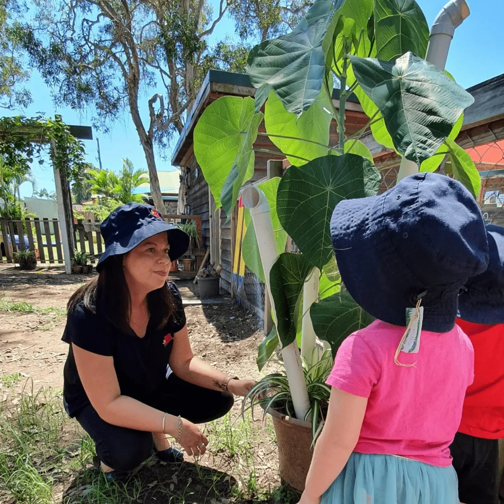 Busy bees educator teaching kids about plants