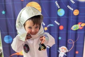 Child wearing astronaut dress up